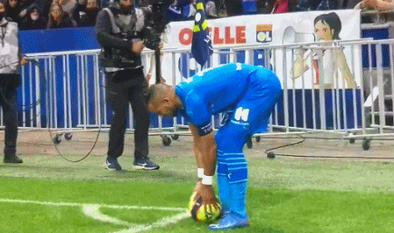 记者：邵佳一执教国足会带着部分在青岛西海岸的助手（记者称邵佳一若执掌国足，将带上部分青岛西海岸助手）