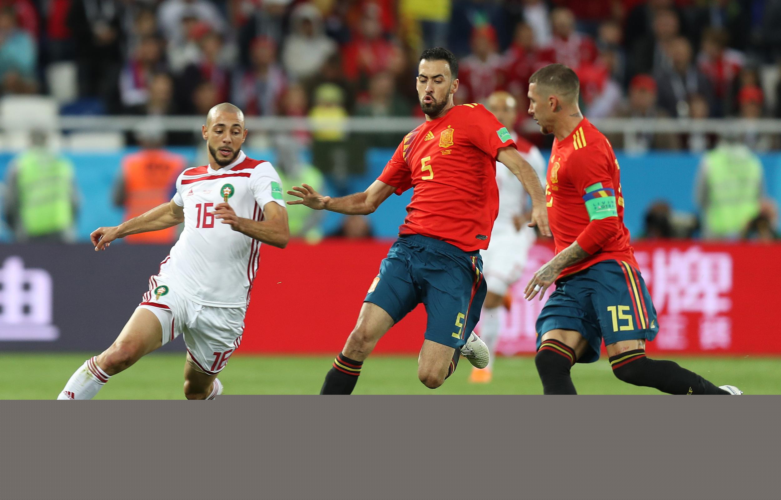 巴萨vs阿拉维斯首发：亚马尔领衔，德容缺席，佩德里替补（巴萨对阿拉维斯首发公布：亚马尔领衔，德容缺席，佩德里替补）