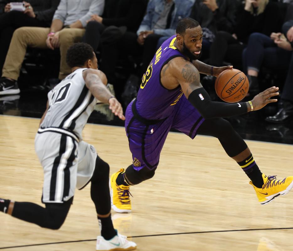 法尔克：于帕优先考虑与拜仁续约，也会考虑巴黎和皇马（法尔克：于帕倾向与拜仁续约，巴黎与皇马仍在候选名单）