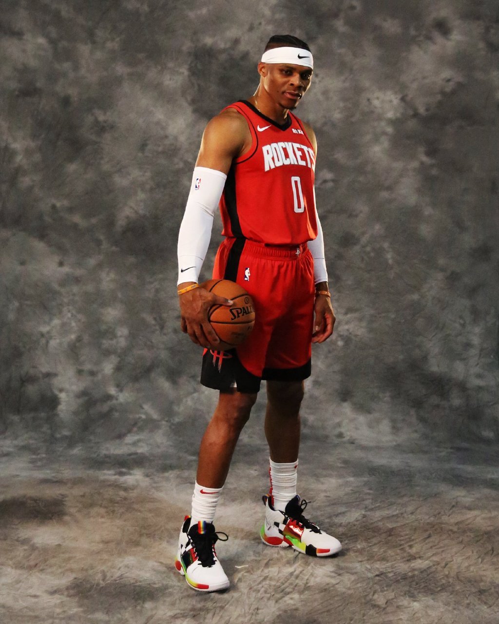 东体：男篮惨败会影响男足；邵佳一带队要改造思想和精神面貌（东体：男篮大败或波及国足，邵佳一执掌球队需重塑理念与精神面貌）