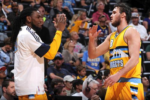 2-1！95分钟绝杀 英超13.1亿豪门18场不败终结 5.5亿战舰10轮9胜（2-1，95分钟补时绝杀！英超13.1亿豪门18场不败告终，5.5亿战舰10轮9胜）