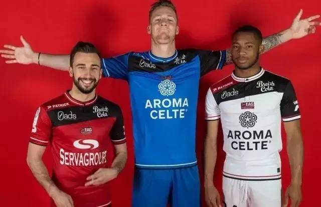 他回家了，回到了深爱的巴塞罗那（他归来，重回挚爱的巴塞罗那）