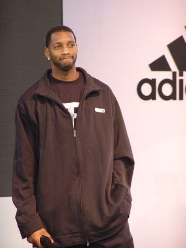 和双小外配合来电！王哲林：主动适应他们球路，慢慢寻找配合感觉（与双小外磨合见成效！王哲林：主动融入其打法，逐步找到默契）