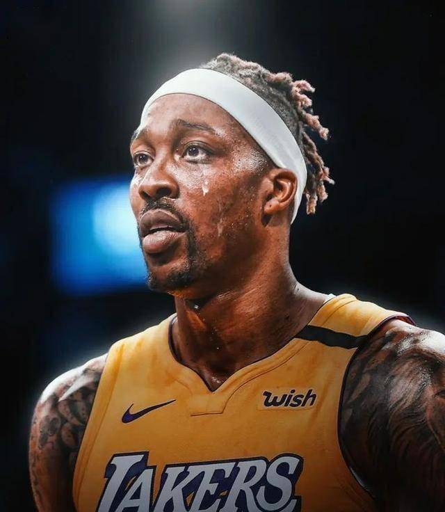 TA：应布拉格斯拉维亚方面要求，热刺主场的LGBTQ+旗帜被移走（TA：热刺主场应布拉格斯拉维亚请求撤下LGBTQ+旗帜）