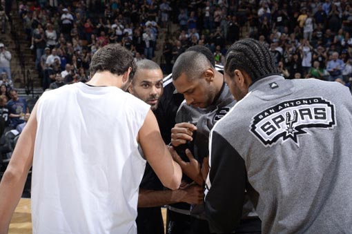 F1卡塔尔排位赛：皮亚斯特里力压诺里斯、维斯塔潘，成功夺杆（F1卡塔尔排位赛：皮亚斯特里击败诺里斯与维斯塔潘，斩获杆位）