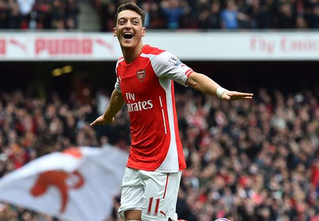 乔治娜点赞安东内拉庆祝梅西夺冠帖子，引发球迷热议（乔治娜点赞安东内拉庆祝梅西夺冠发文，球迷热议不断）