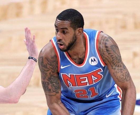 还在防守端 还在防守端